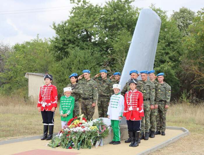 Генерал Тошево се поклони пред паметта на двамата военни летци, жертвали живота си за града